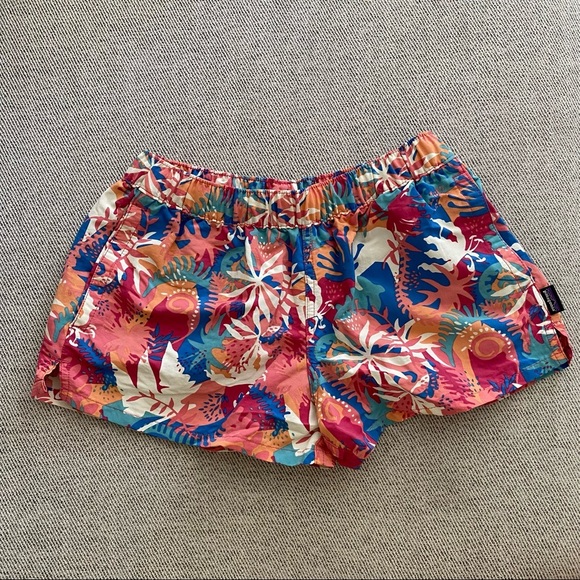 Patagonia barely baggies in Wild Waratah Reef - Picture 2 of 7